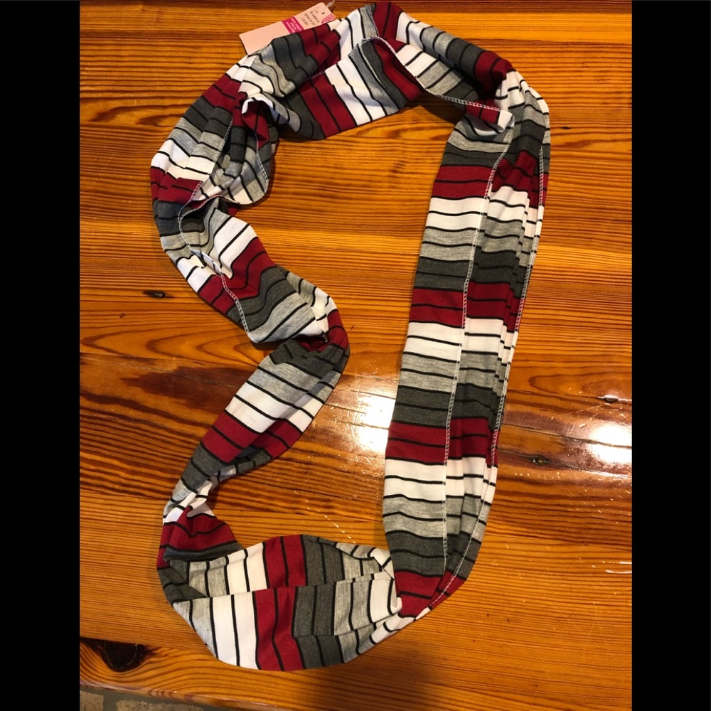 NWT very lightweight infinity scarf